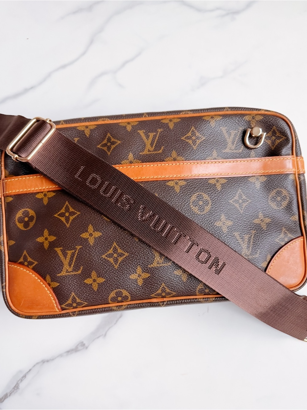 LV Designer Logo guitar Strap with Gold Hardware - Picture 3 of 9